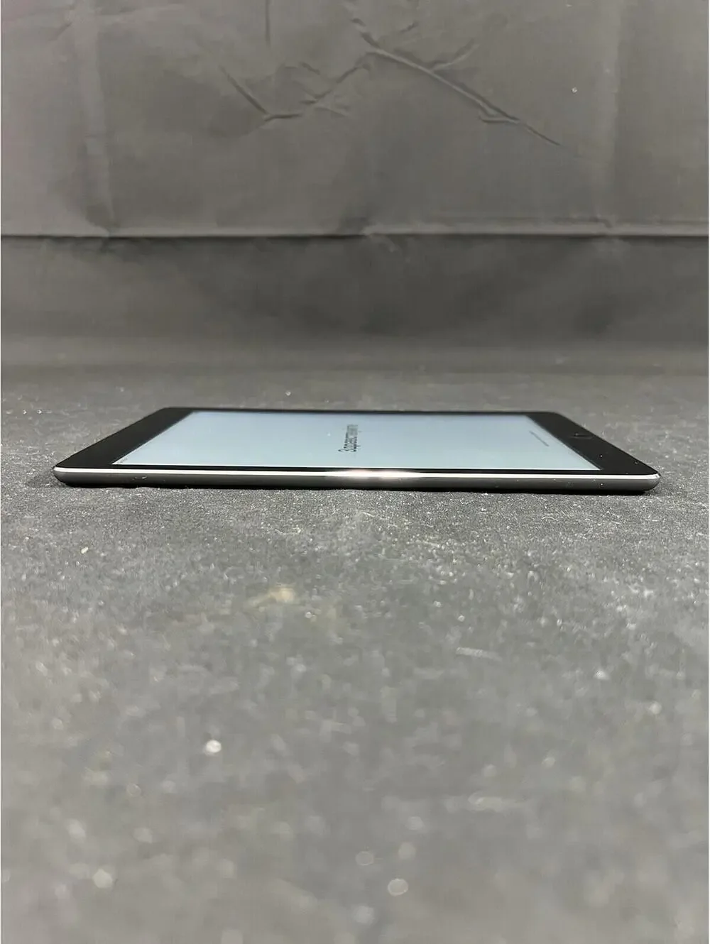 Apple iPad Air 1st Gen A1475 ME993LL/B 16GB Wi-Fi 9.7in - Gray